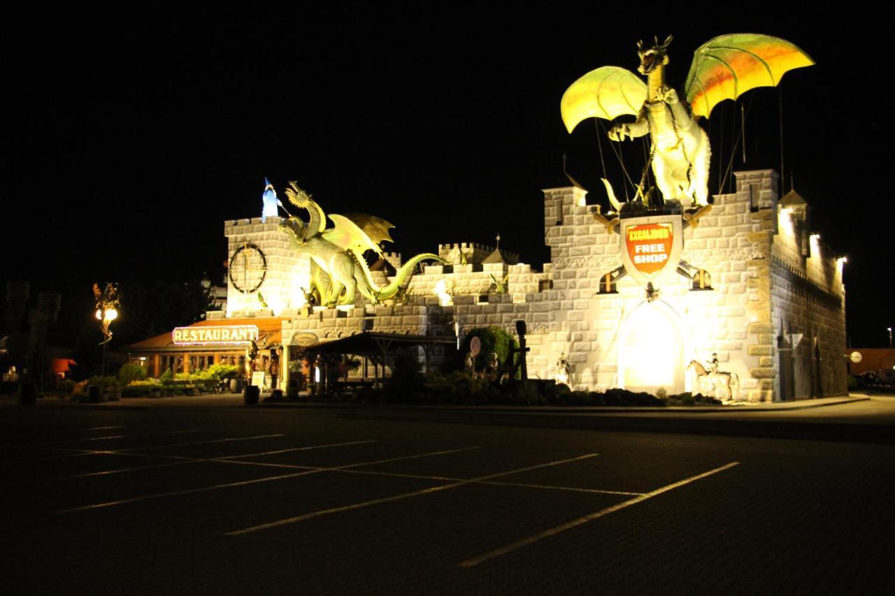 Merlin'S Camp Znojmo Zewnętrze zdjęcie